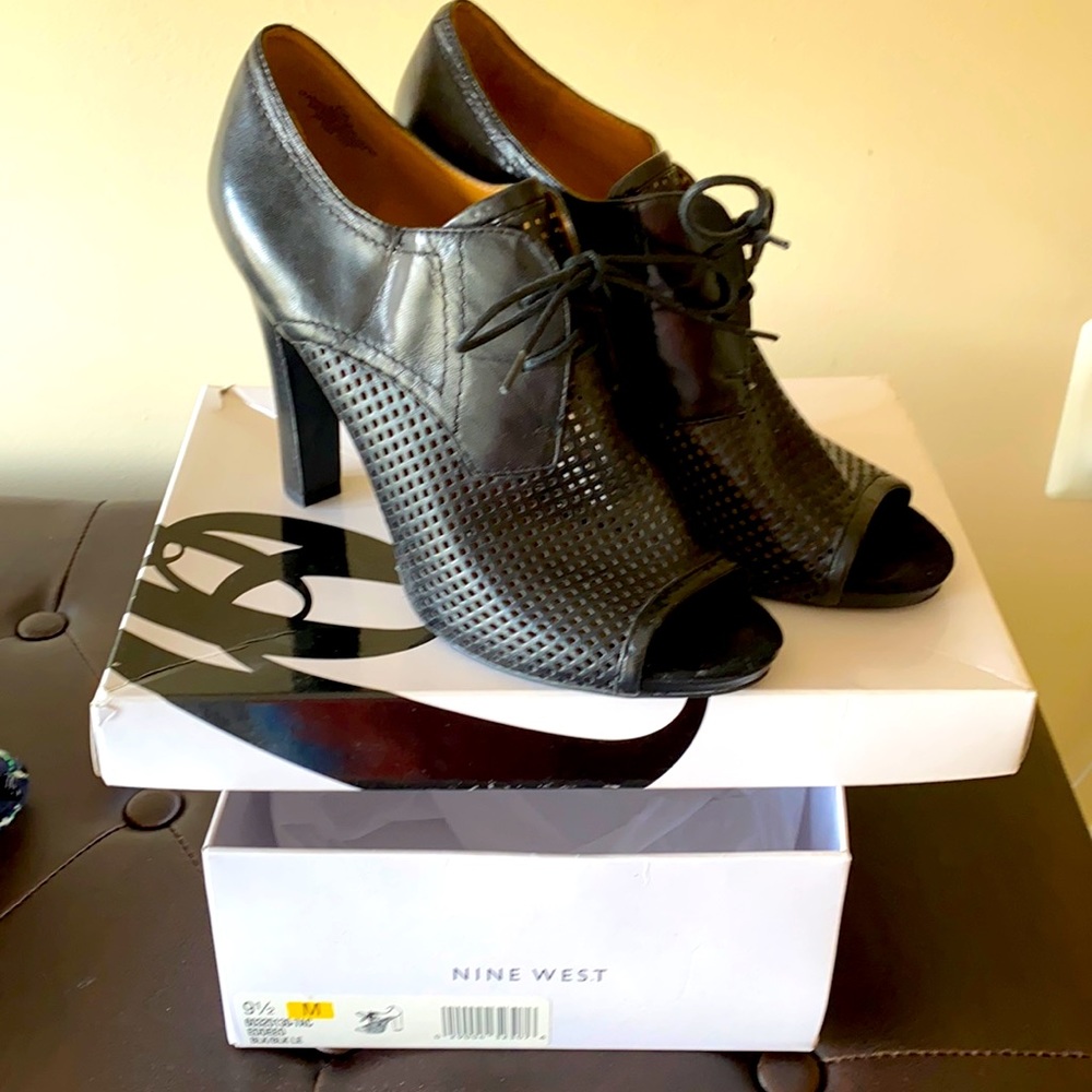 Never worn! Nine West Eddeeo block heel toe peep